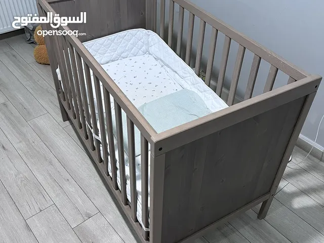 سرير بيبي للبيع