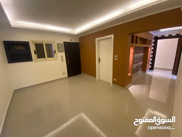 من المالك للايجارغرفة طبية بعيادة ببرج ادارى وطبى كبير على طريق النصر بمدينة نصر