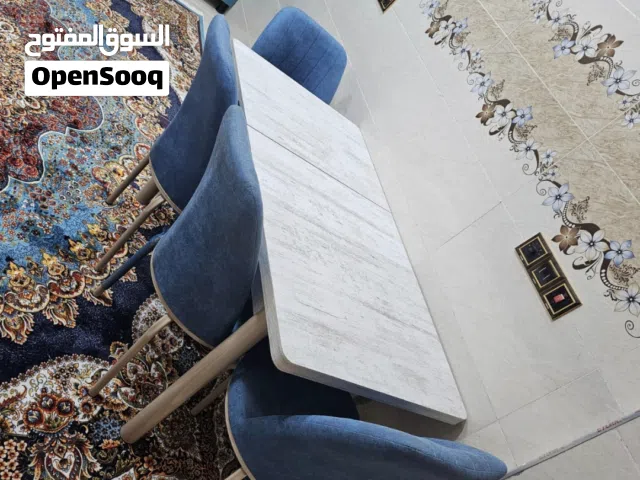 ميز طعام و 4 كراسي