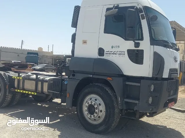 6x4 Ford prime mover for rental