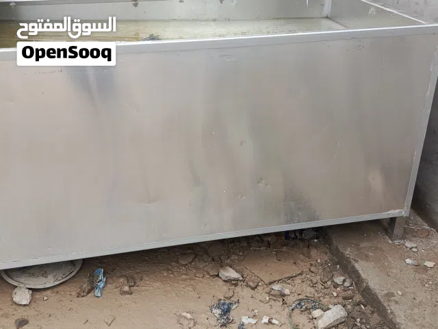 حوض ستانلس ستيل كبير طول 2 متر. عرض1متر مفيد لكلشي تفصال قوي ستخدام شهرين فقط موجود 5 قطع منه