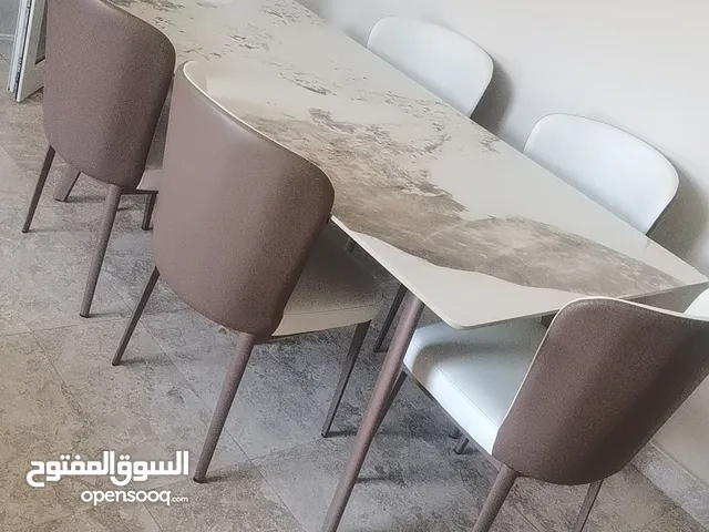 طاولة طعام