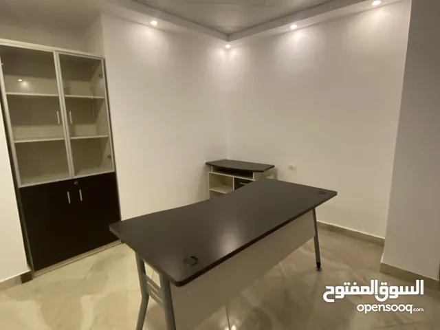مكتب مع طواله جوارير للبيع بحاله الجديد
