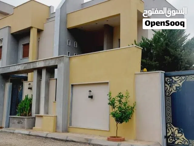 فيلا  دورين خليجي بالاثاث  تشطيب سنة 2018 عين زارة  طريق المشتل _ بالقرب من جزيرة الفردوس