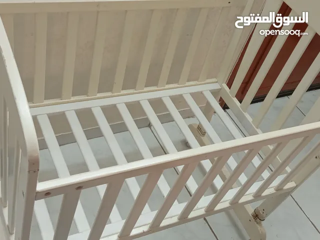 تخت اطفال مستعمل للبيع مع فرشه