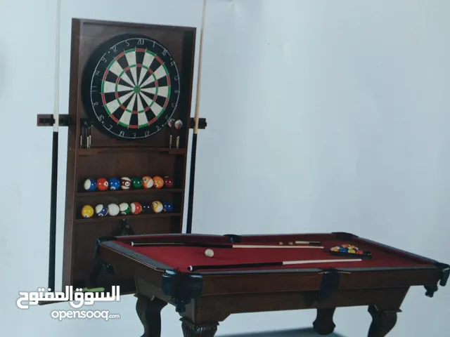 طاولة بلياردو خشب 7ونص قدم فخمه ومميزه تناسب البيوت مع اكسسواراتها يوجد خدمة توصيل
