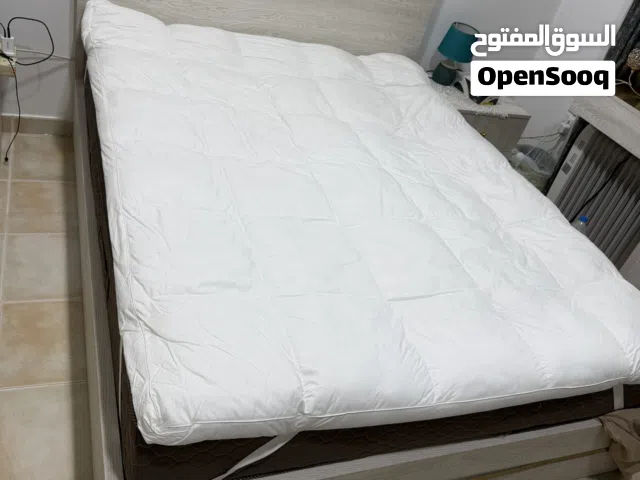 سرير مع مرتبة