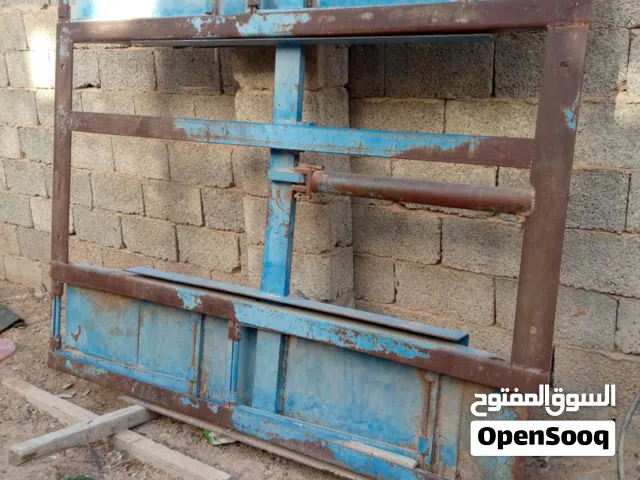 كريك سيارات 2طن للبيع ارتفاع من نص متر الى المتر يمشي مع محلات الاطارات او الوراش