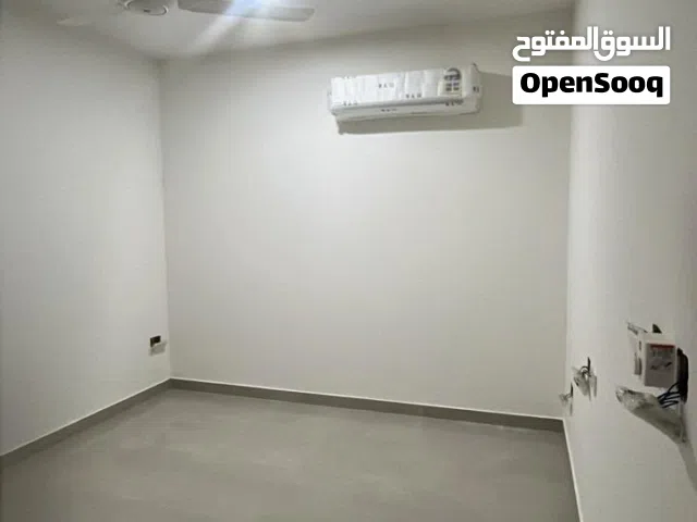 *شقة للإيجار - بوشر مسقط  موقع مميز وهادئ*   طابق أول  غرفتين + صالة + مطبخ + 3 حمامات   مواقف خار