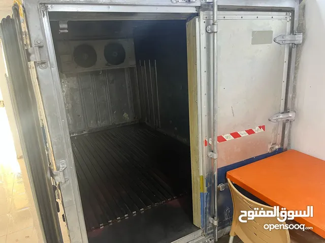 السلام عليكم موجود رخصه مهن واسم تجاري مشغل تسحيب وتقطيع دجاج طازج وموجود غرفه تبريد وتجميد ل 2 × 4