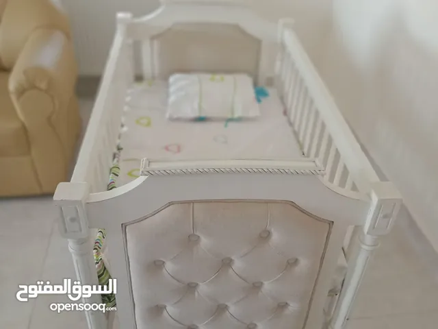 سرير لطفل مع الفرشه