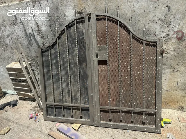 باب سور حديد ثقيل 165 سم تقريبا