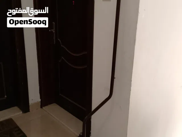 حامله قفص الطيور كبير و صغير ب حاله جديده