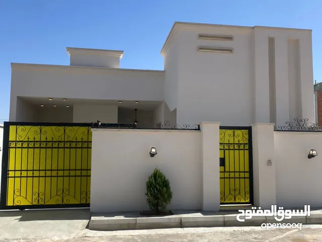 170 m2 4 Bedrooms Townhouse for Rent in Tripoli Ain Zara