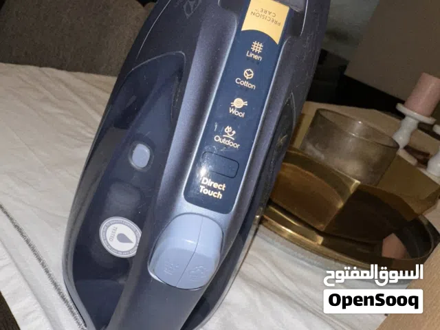 مكواة جديده لم تستخدم تحت الكفاله