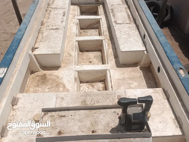 قارب 29قدم مع الملكية للبيع او للبدل مع قارب 25قدم