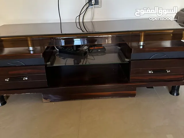 طاولة تلفزيون خشبية