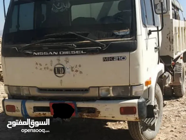 قلاب نيسان مديل 2000