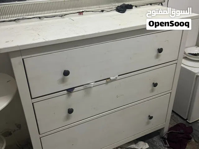 سرير تسريحة طاولة