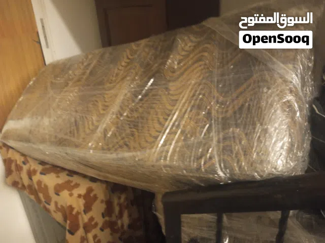 للبيع المستعجل طقم فرشات عربية (قعدة أرضية) بحالة الوكالة وبسعر حرق!