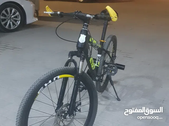 سيكل في اللوزي وفي حاله ممتازه