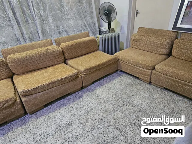 طقم قنفات إيطالي خمسة قطع منفصلة قاعدتها وظهرها اسفنج ضغط عالي وقاعدتها وظهرها بواري وشبكة حديد