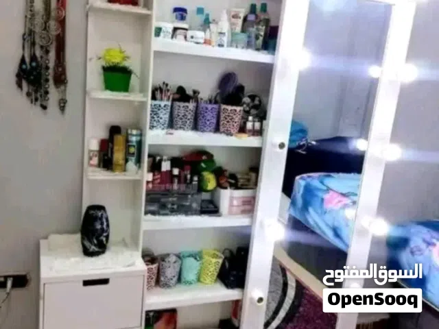 تسريحه  stars  دلعي نفسك واوضتك بتسريحه فيها كل حاجه مرايه بالاضاءه للميكب  ومن جوه وحده تخزين