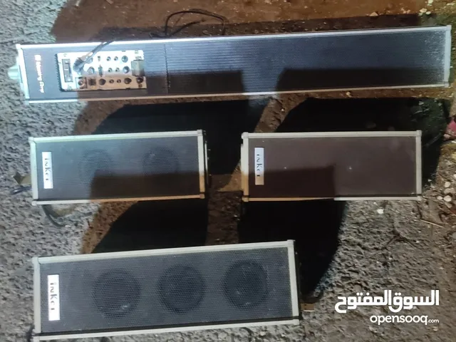 جهاز امبلفير ياباني بداخله سماعاته الداخلية الخاصة و 4 مداخل صوت بالاضافة الى 3 سماعات خارجية