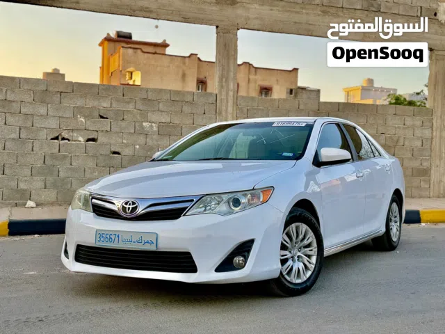 2014 تويوتا كامري LE