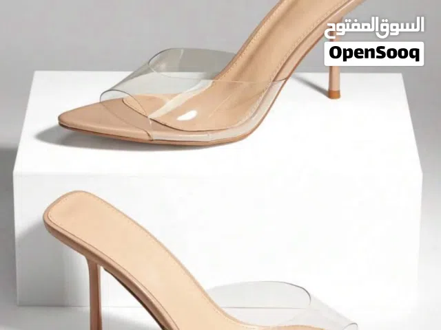 كعب شفاف عالي