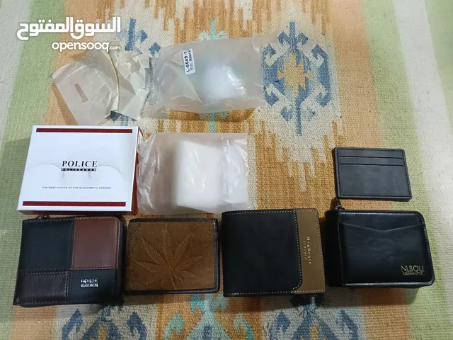 مجموعة اكسسوارات بحالة ممتازة