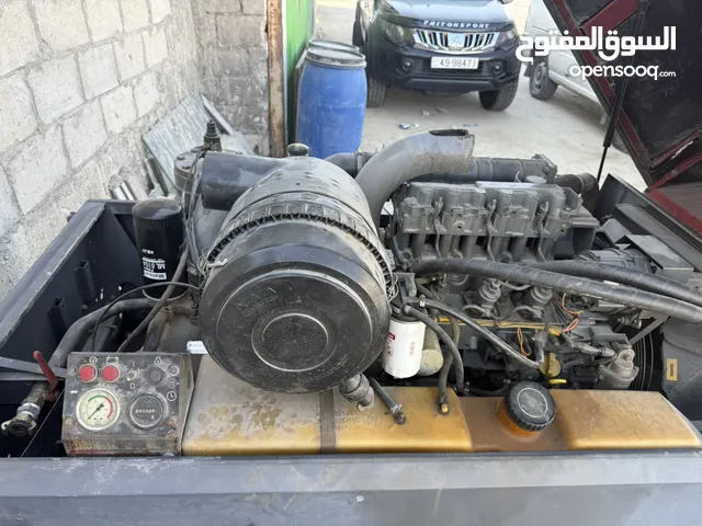 كمبريسات اطلس 3 سلندر 2013 + 2007 في حالة الوكالة نظيفة جدا جدا تبريد زيت ماتور دوتس على الفحص