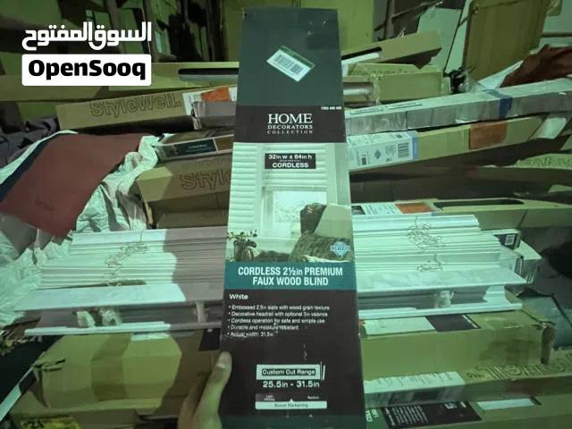 ستارة نوافذ أفقية (أباجور) من نوع Cordless Faux Wood Blind (ستائر الخشب الصناعي البديل بدون حبال).