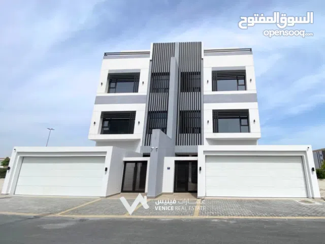 فيلا فاخرة في ديار المحرق  موقع مميز  تملك حر