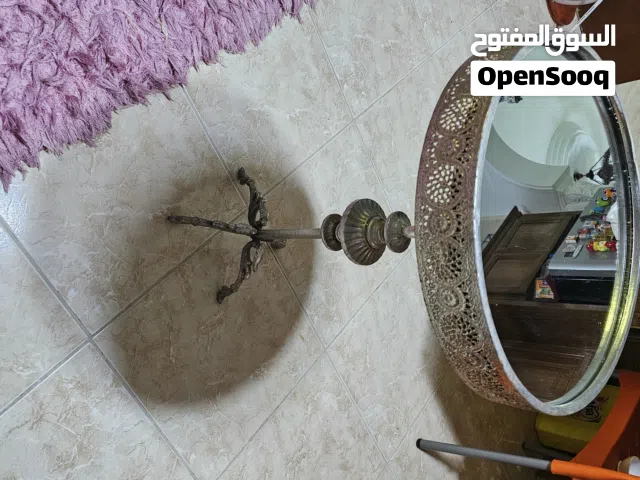 طاولتين جانبيات فضيات
