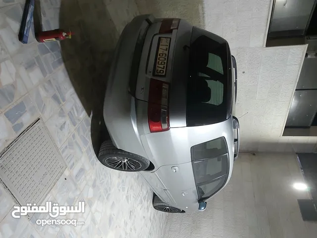 كيا كاينز 2003