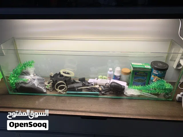 حوض سمك مع جميع مرفقاته للبيع