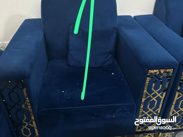كنب سبع مقاعد بحالة جيدة جدا التسليم فوري مع سجادة 4في 3بداعي السفر في امارة عجمان النعيمية 1