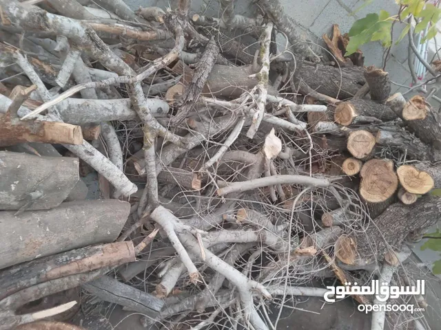 حطب زيتون وبلوط مقرّط وجاهز للاستعمال الفوري
