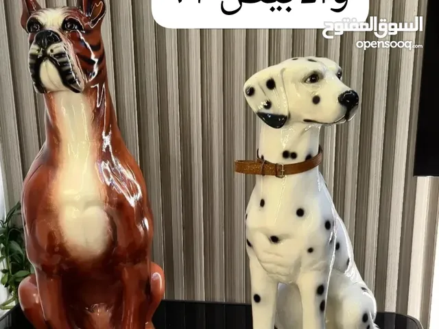 مجسمات كلاب أحجام كبيره من البورسلين صناعه صينيه الجوزي 93 سم والأبيض 73 سم جدد غير مستعملات