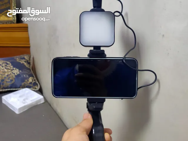 حامل ثلاثي القوائم لمدونة الفيديو لأجهزة iPhone وAndroid - مصباح LED، ميكروفونحامل ثلاثي القوائم ل