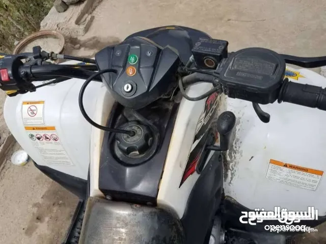 دراجه ناريه بولاريز.امريكي شبه جديد مستعمل .اربعه كفرات قير تماتيك .بخارات تعشيق للخلف والإمام D-N-R