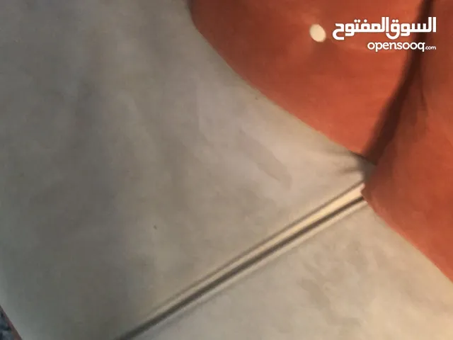 صالون للبيع