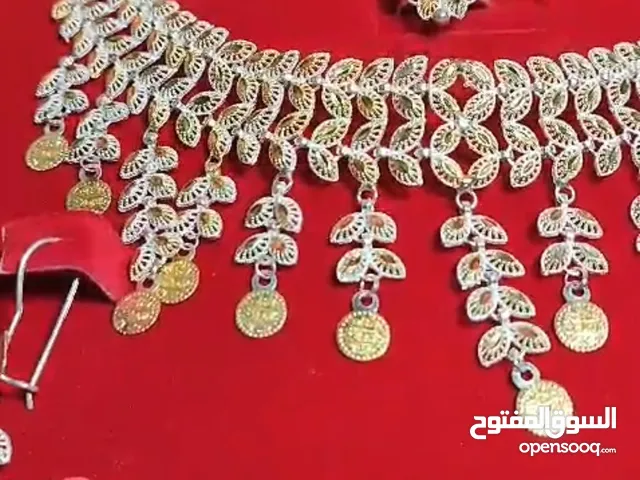 طقم نسائي بالفضة