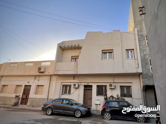 260 m2 5 Bedrooms Townhouse for Sale in Tripoli Gorje