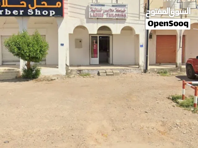 للبيع مبنى صغير تجاري ممتاز عباره عن محل مؤجر في العامرات قرب حديقه العامرات