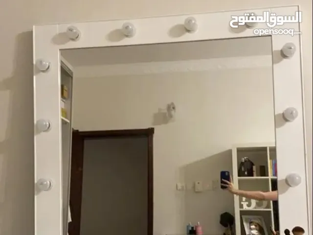 Makeup Mirror - مراية للمكياج