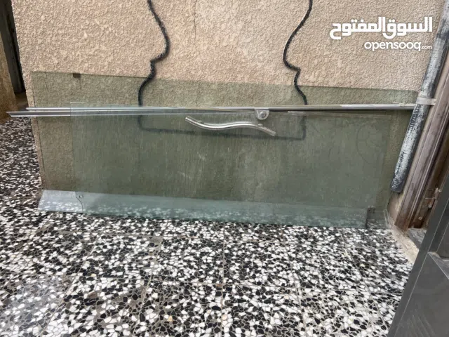 باب زجاجي مستخدم