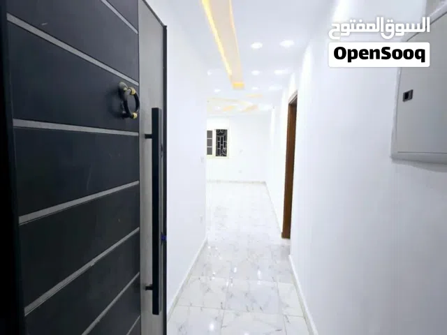للبيع شقه 125 م ارضي مرتفع على شارع الضغط الرئيسي