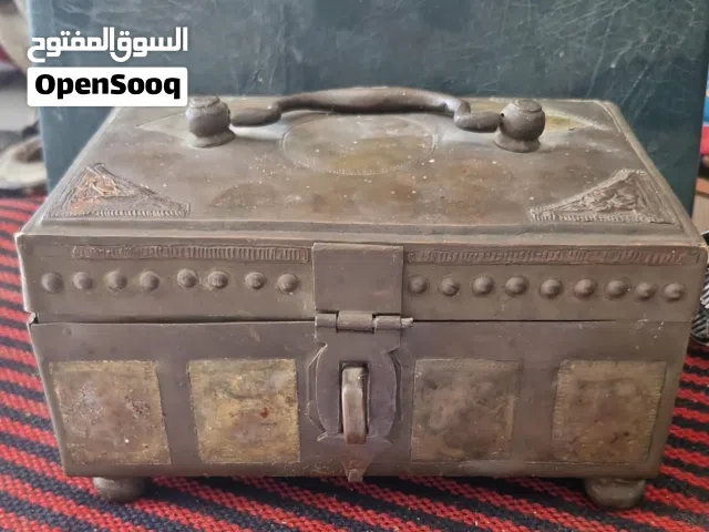 صندوق نحاسي نظيف